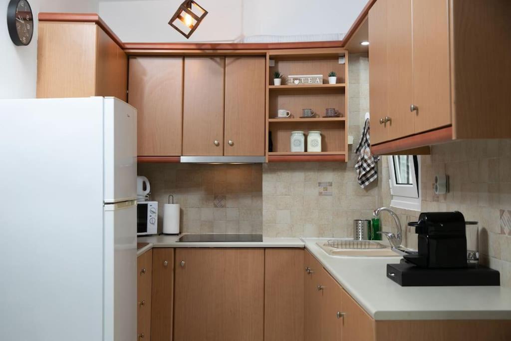 Aegina Town Apartment , With Private Parking Esterno foto